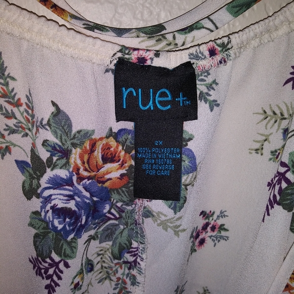 Rue+ Floral Tank - Picture 2 of 4